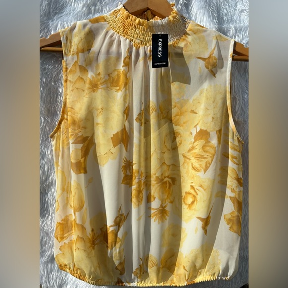 NWT EXPRESS Sheer Floral High Neck Blouse Peekaboo Back Built-in Cami Size Small - Picture 5 of 11